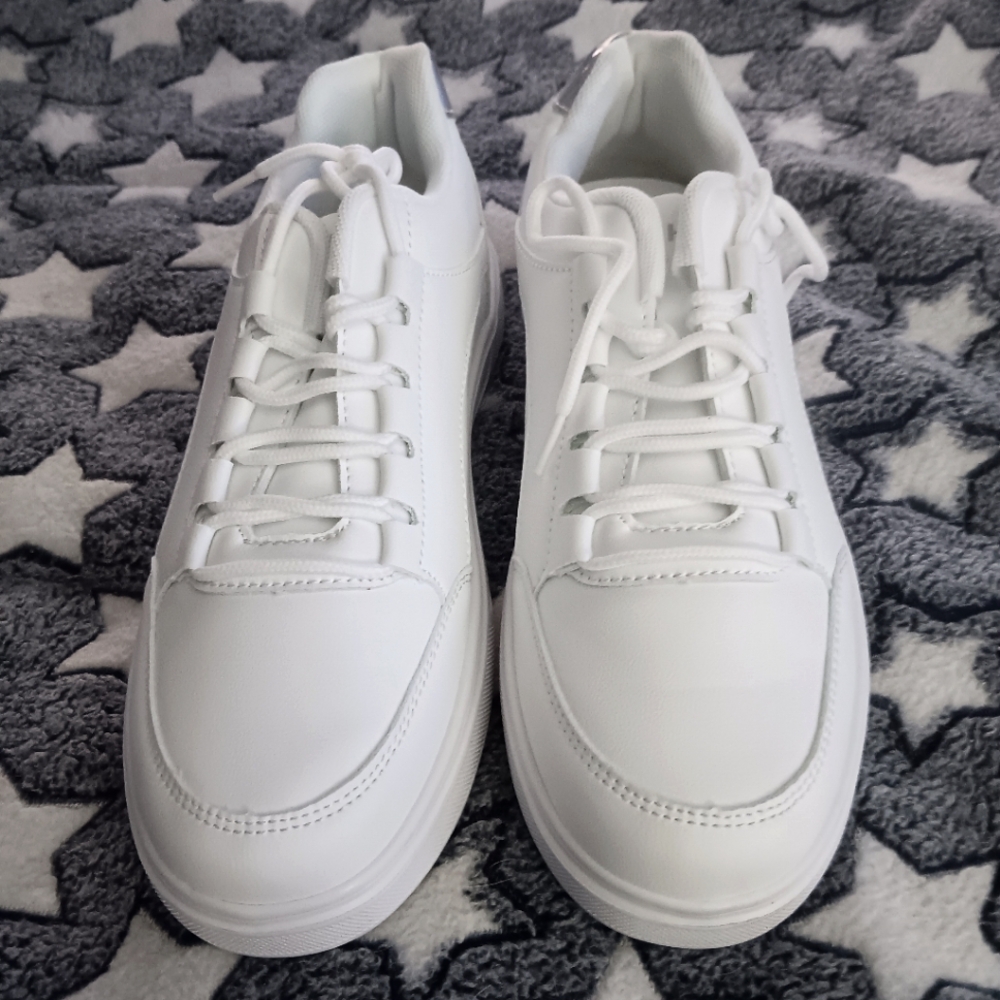 Women's sneakers